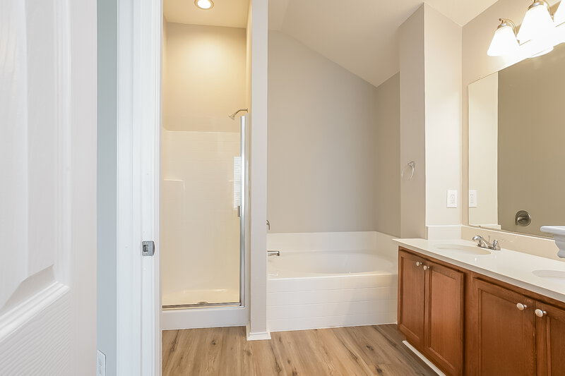 2,785/Mo, 1829 Serena Dr Lancaster, TX 75134 Main Bathroom View 2