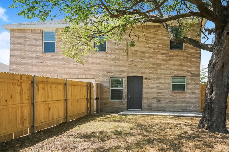 2,785/Mo, 1829 Serena Dr Lancaster, TX 75134 Rear View