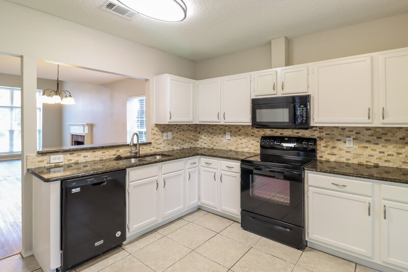 2,035/Mo, 427 Chancellorsville Dr Mesquite, TX 75149 Kitchen View