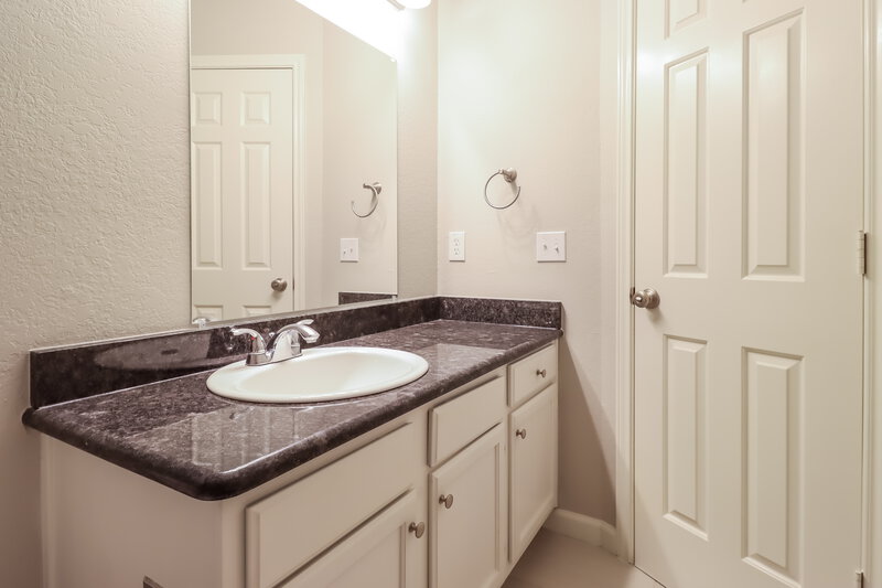 2,035/Mo, 427 Chancellorsville Dr Mesquite, TX 75149 Main Bathroom View