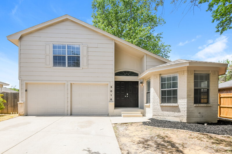 2,255/Mo, 5016 Santa Fe Ct Arlington, TX 76017 External View