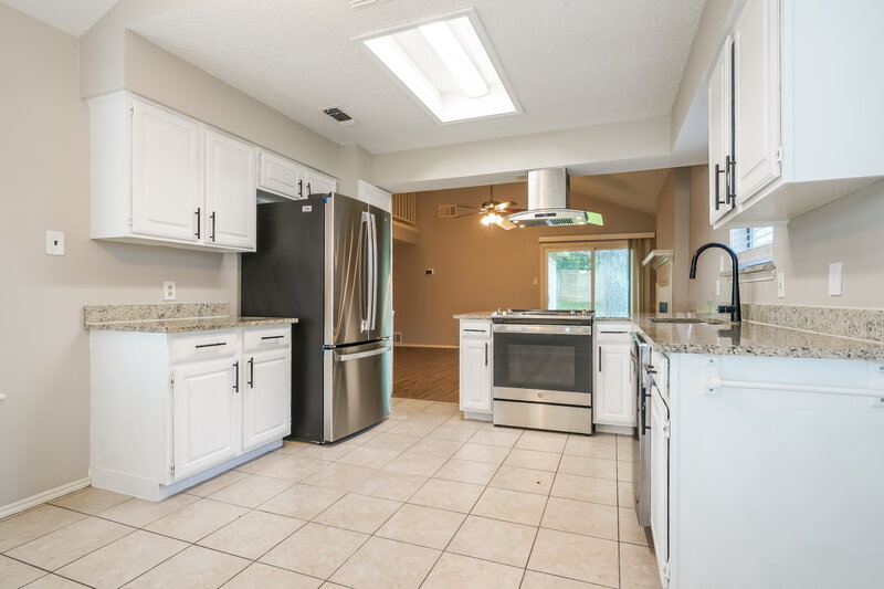 2,200/Mo, 5016 Santa Fe Ct Arlington, TX 76017 Kitchen View