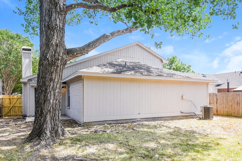 2,255/Mo, 5016 Santa Fe Ct Arlington, TX 76017 Rear View