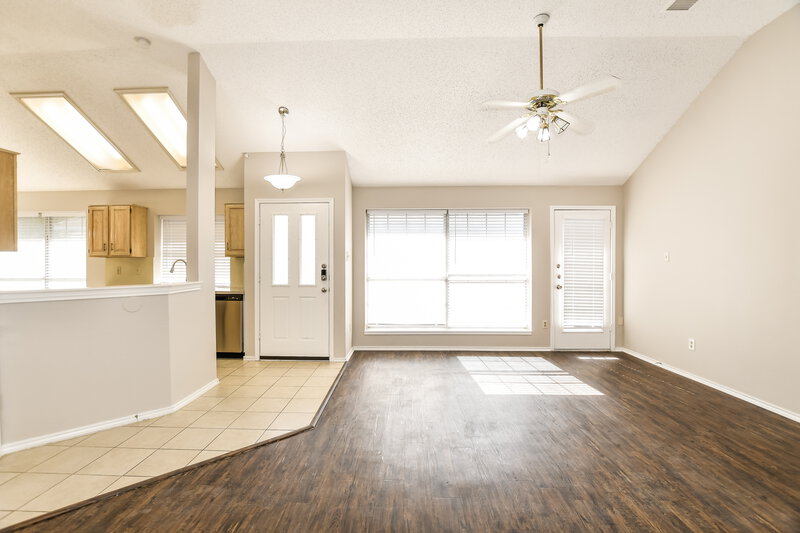2,125/Mo, 428 Loma Alta Dr Mesquite, TX 75150 Living Room View