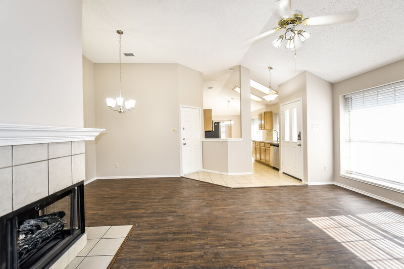 2,125/Mo, 428 Loma Alta Dr Mesquite, TX 75150 Living Room View 2
