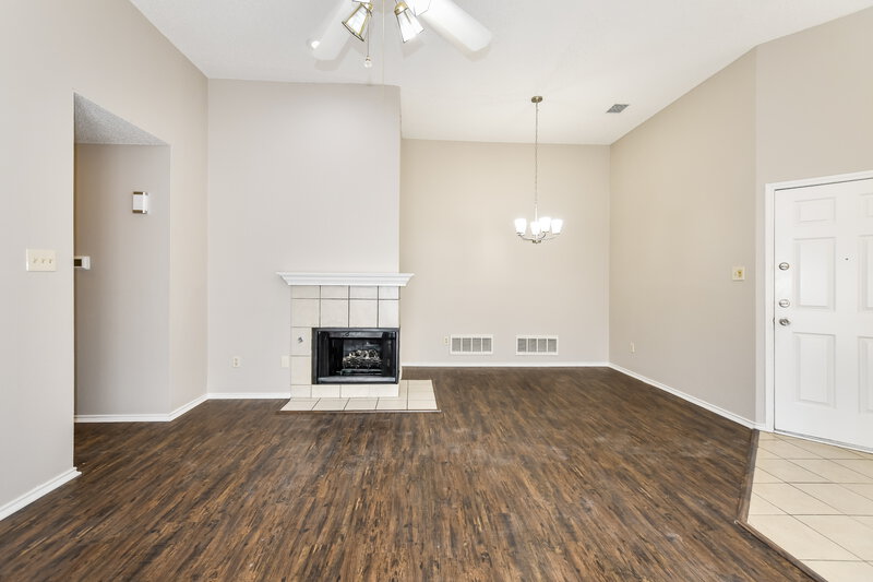 2,125/Mo, 428 Loma Alta Dr Mesquite, TX 75150 Living Room View 3