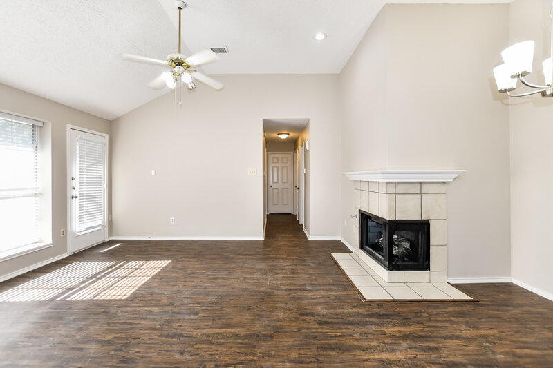 2,125/Mo, 428 Loma Alta Dr Mesquite, TX 75150 Living Room View 4