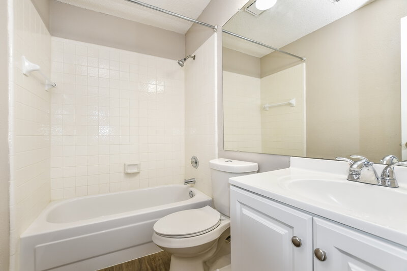 2,125/Mo, 428 Loma Alta Dr Mesquite, TX 75150 Bathroom View