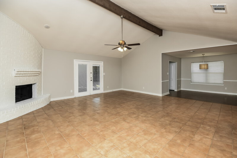 2,440/Mo, 6305 Big Springs Dr Arlington, TX 76001 Living Room View 2