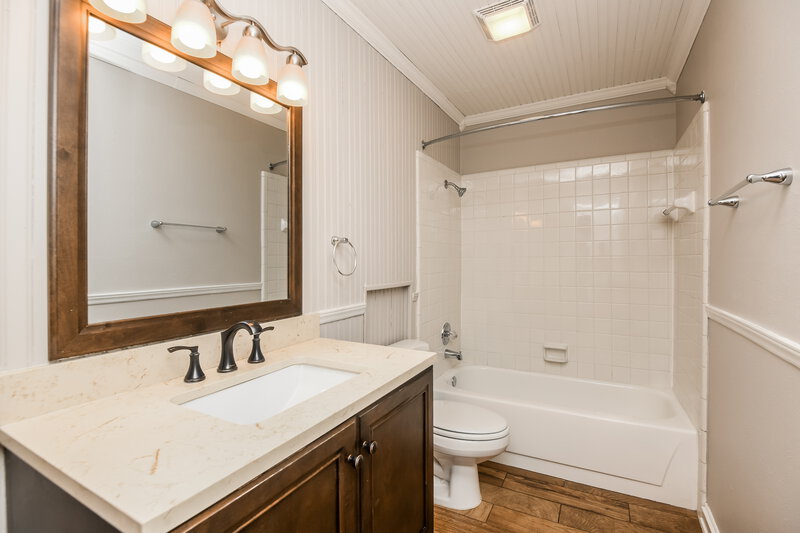2,440/Mo, 6305 Big Springs Dr Arlington, TX 76001 Bathroom View