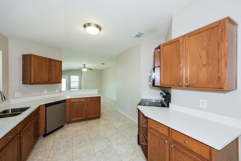 1,915/Mo, 4736 Cedar Springs Dr Fort Worth, TX 76179 Kitchen View