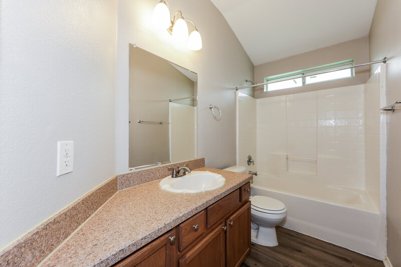 1,915/Mo, 4736 Cedar Springs Dr Fort Worth, TX 76179 Bathroom View