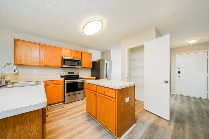 2,070/Mo, 1602 Pin Oak Trl Anna, TX 75409 Kitchen View 3
