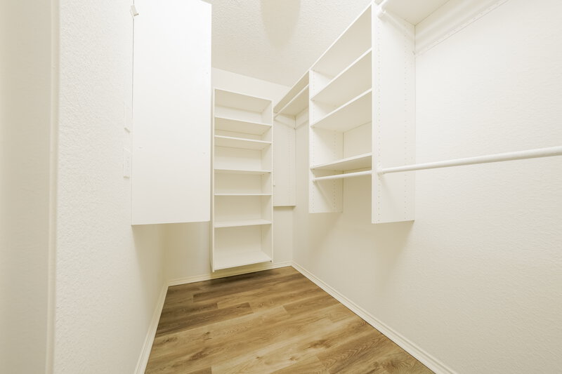 2,070/Mo, 1602 Pin Oak Trl Anna, TX 75409 Walk In Closet View