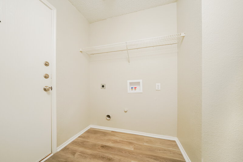 2,070/Mo, 1602 Pin Oak Trl Anna, TX 75409 Laundry Room View