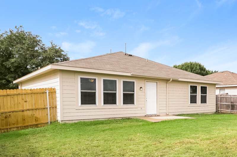 2,070/Mo, 1602 Pin Oak Trl Anna, TX 75409 Rear View