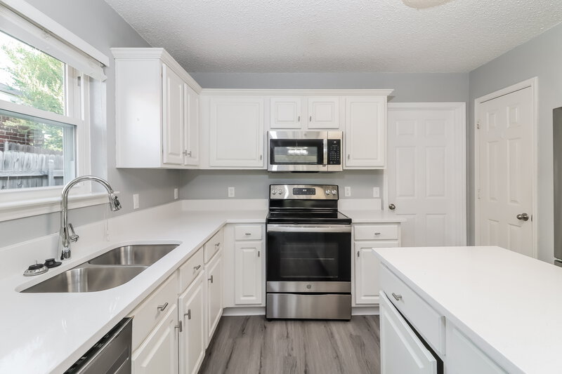 2,605/Mo, 3985 Miami Springs Dr Fort Worth, TX 76123 Kitchen View 2