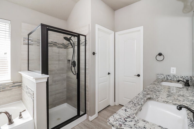 2,710/Mo, 8509 Viridian Ln Fort Worth, TX 76123 Main Bathroom View