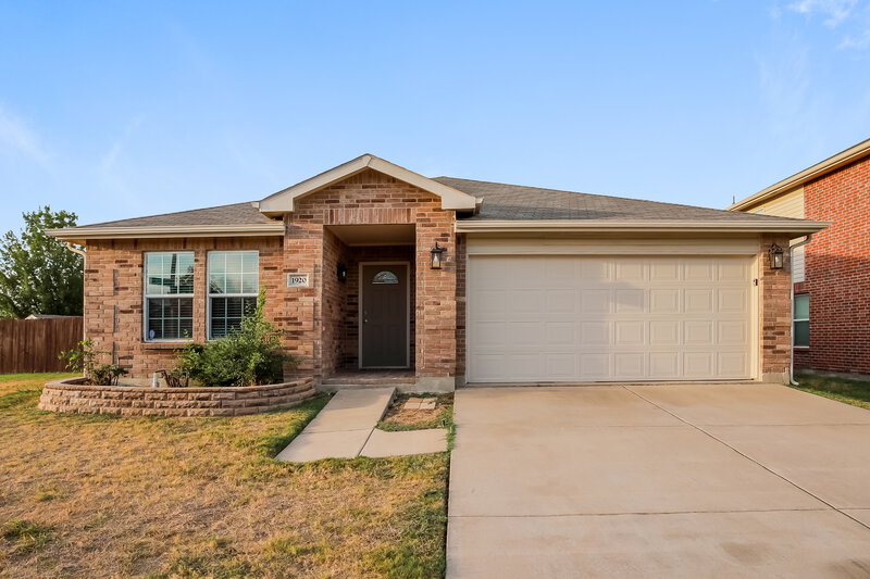 2,200/Mo, 1920 Diamond Lake Trl Justin, TX 76247 External View