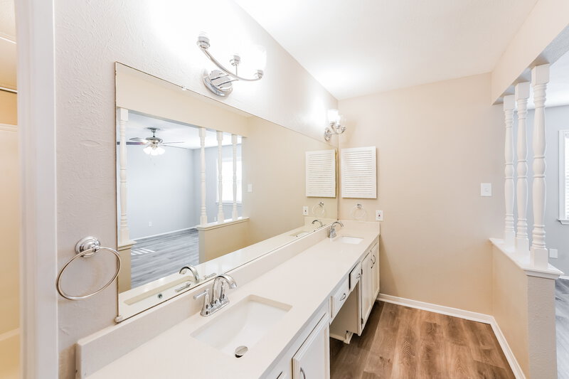 2,010/Mo, 502 Magnolia Dr Forney, TX 75126 Main Bathroom View