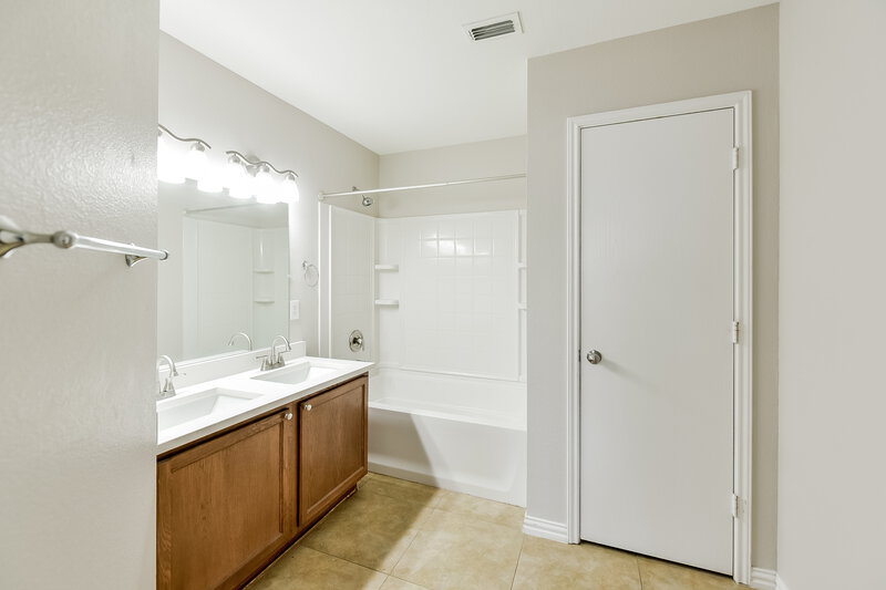 3,530/Mo, 1605 Rialto Way Justin, TX 76247 Main Bathroom View