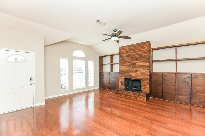 2,155/Mo, 1024 Meadowbend Dr Cedar Hill, TX 75104 Living Room View 2