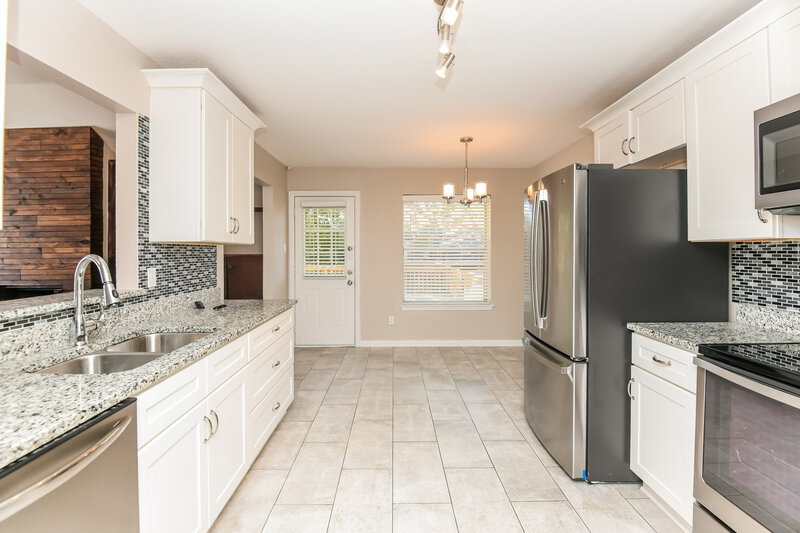 2,155/Mo, 1024 Meadowbend Dr Cedar Hill, TX 75104 Kitchen View 2