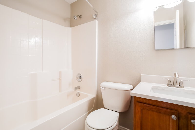 2,285/Mo, 3310 Andalusian Dr Denton, TX 76210 Main Bathroom View