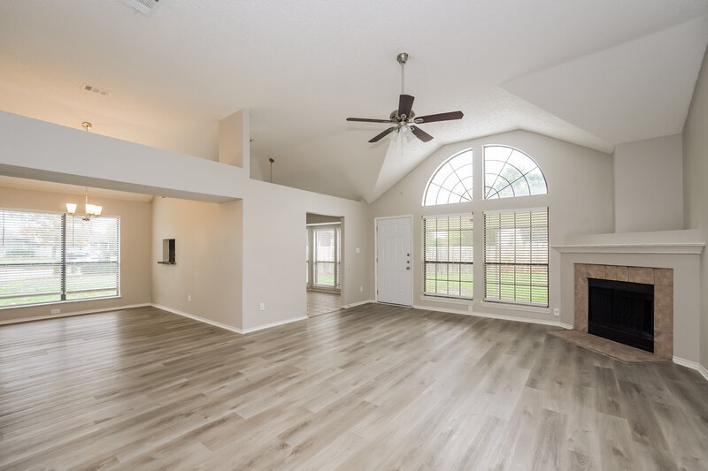2,330/Mo, 2301 Weyborn Dr Arlington, TX 76018 Living Room View