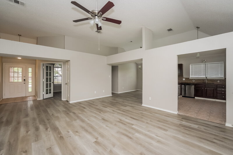 2,330/Mo, 2301 Weyborn Dr Arlington, TX 76018 Living Room View 3