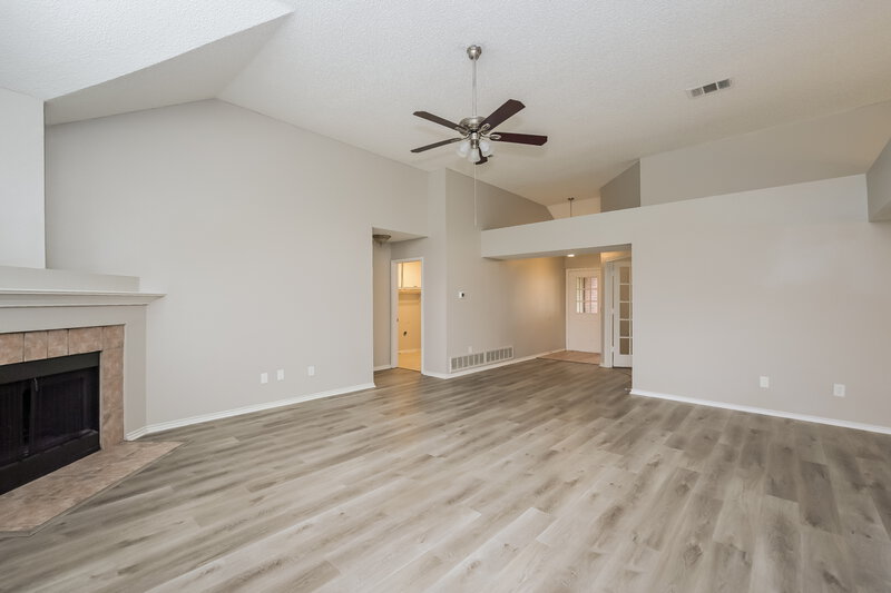 2,330/Mo, 2301 Weyborn Dr Arlington, TX 76018 Living Room View 4