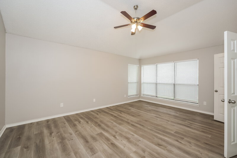 2,330/Mo, 2301 Weyborn Dr Arlington, TX 76018 Main Bedroom View
