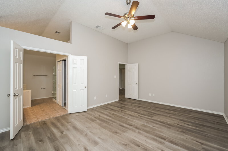 2,330/Mo, 2301 Weyborn Dr Arlington, TX 76018 Main Bedroom View 2