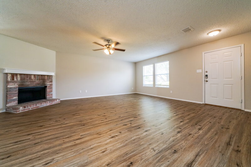 2,325/Mo, 8213 Montecito Dr Denton, TX 76210 Living Room View