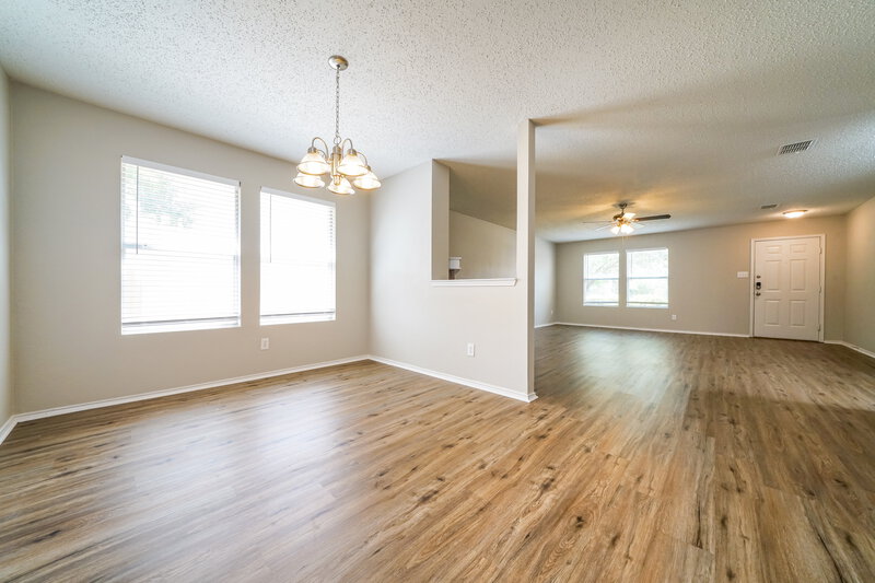 2,325/Mo, 8213 Montecito Dr Denton, TX 76210 Dining Room View 2