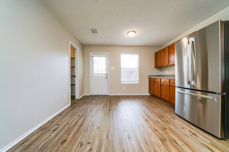 2,325/Mo, 8213 Montecito Dr Denton, TX 76210 Kitchen View