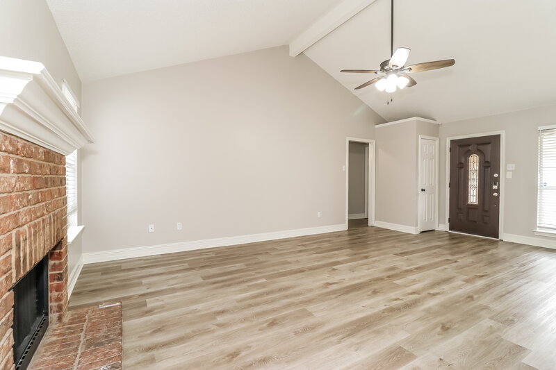 2,310/Mo, 1131 Brookside Dr Cedar Hill, TX 75104 Living Room View 2