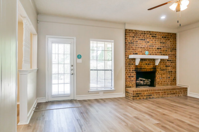 2,750/Mo, 1537 Gunnison Trl Lewisville, TX 75077 Living Room View 2