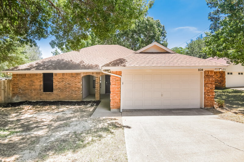 2,190/Mo, 824 Forest Ct Burleson, TX 76028 External View