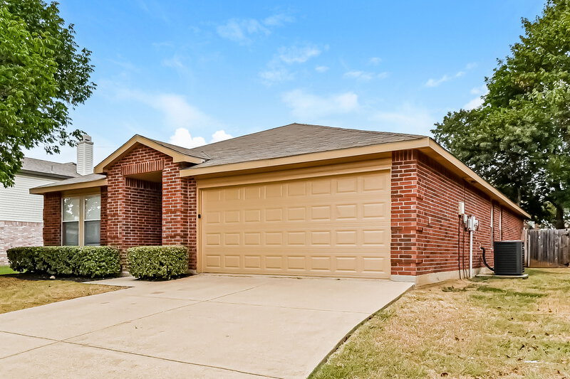 2,100/Mo, 8117 Montecito Dr Denton, TX 76210 Front View 2