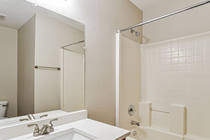 2,100/Mo, 8117 Montecito Dr Denton, TX 76210 Bathroom View