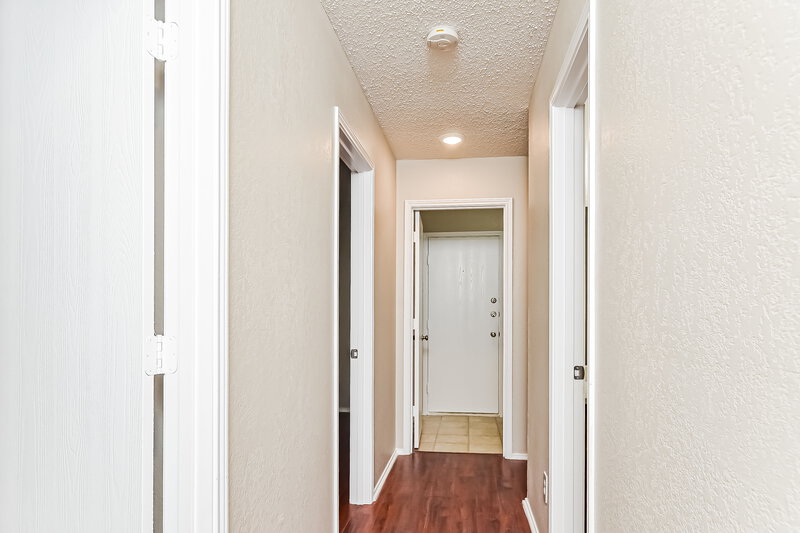 2,100/Mo, 8117 Montecito Dr Denton, TX 76210 Hallway View
