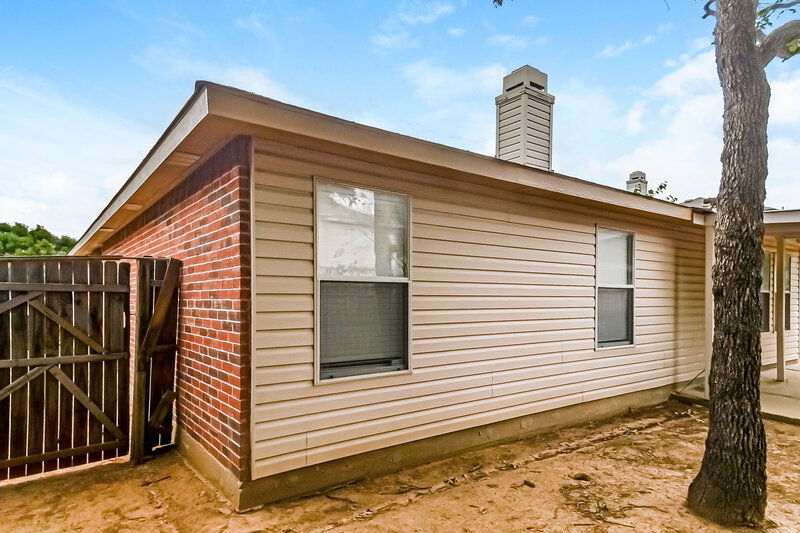 2,100/Mo, 8117 Montecito Dr Denton, TX 76210 Rear View