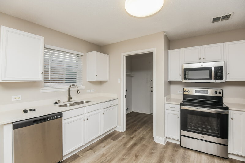 2,270/Mo, 4917 Waterford Dr Fort Worth, TX 76179 Kitchen View 2