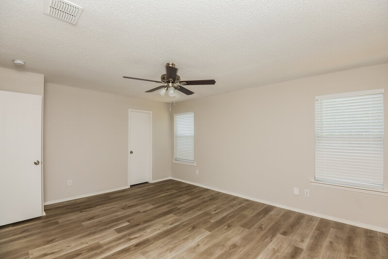 2,270/Mo, 4917 Waterford Dr Fort Worth, TX 76179 Main Bedroom View 2