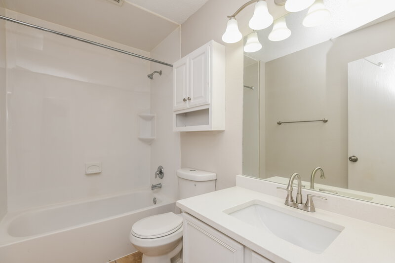 2,270/Mo, 4917 Waterford Dr Fort Worth, TX 76179 Main Bathroom View