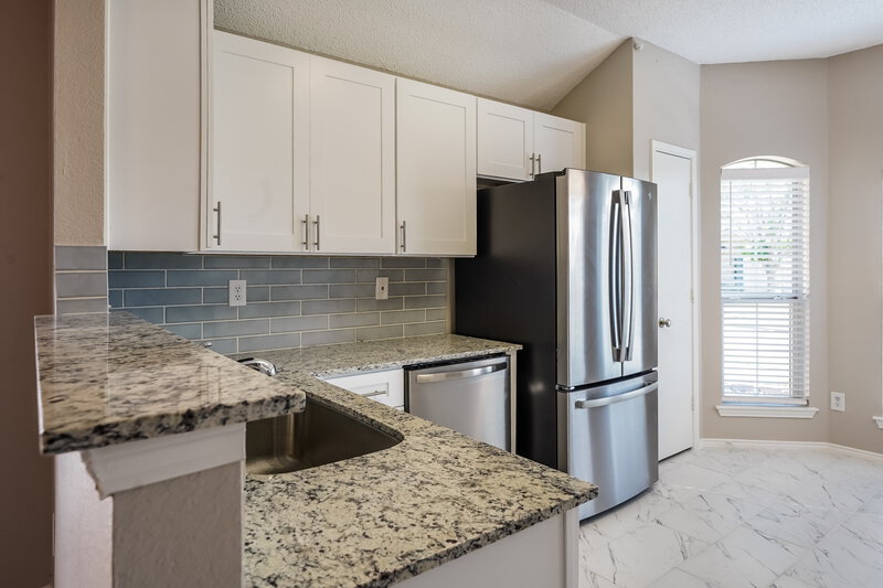 2,450/Mo, 2829 Hidden Springs Dr Mesquite, TX 75181 Kitchen View 3