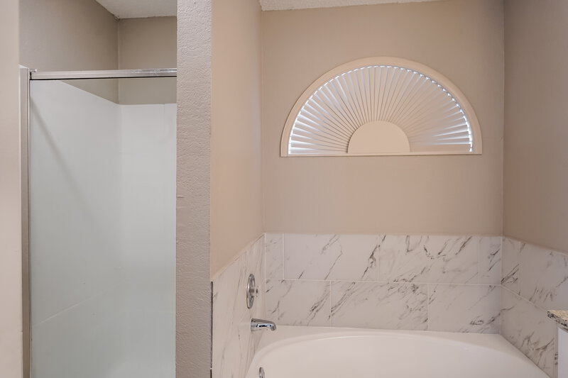 2,450/Mo, 2829 Hidden Springs Dr Mesquite, TX 75181 Main Bedroom View 2