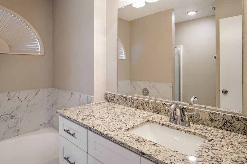 2,450/Mo, 2829 Hidden Springs Dr Mesquite, TX 75181 Main Bathroom View