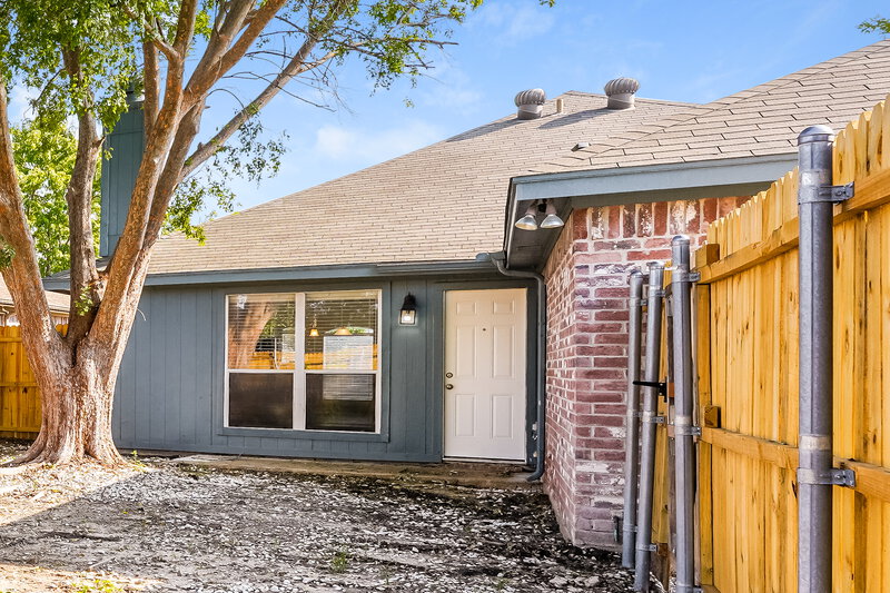 2,450/Mo, 2829 Hidden Springs Dr Mesquite, TX 75181 Rear View